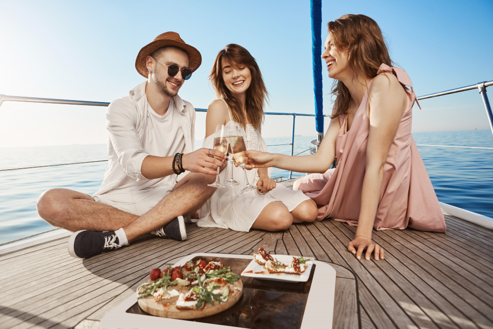 How to Organize a Romantic Dinner Cruise on a Yacht in Dubai